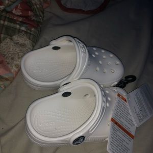 Size children’s youth 7 white crocs